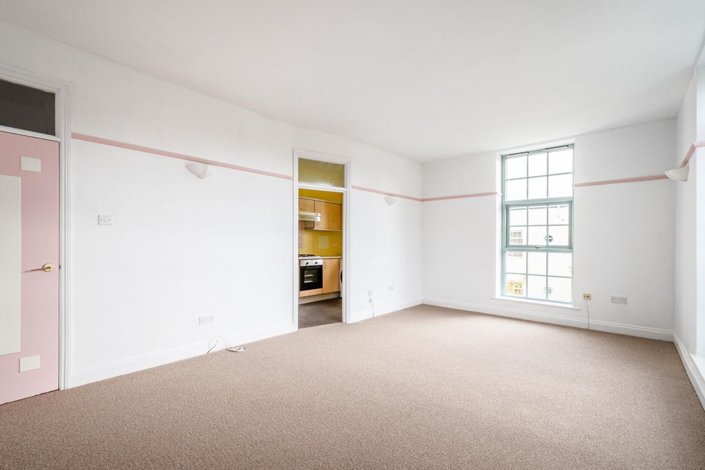 Property photo 2 of 11 Living Room