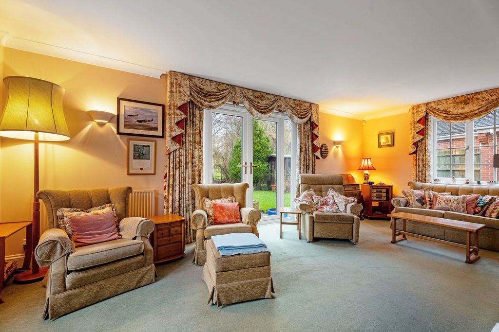 Property photo 2 of 33