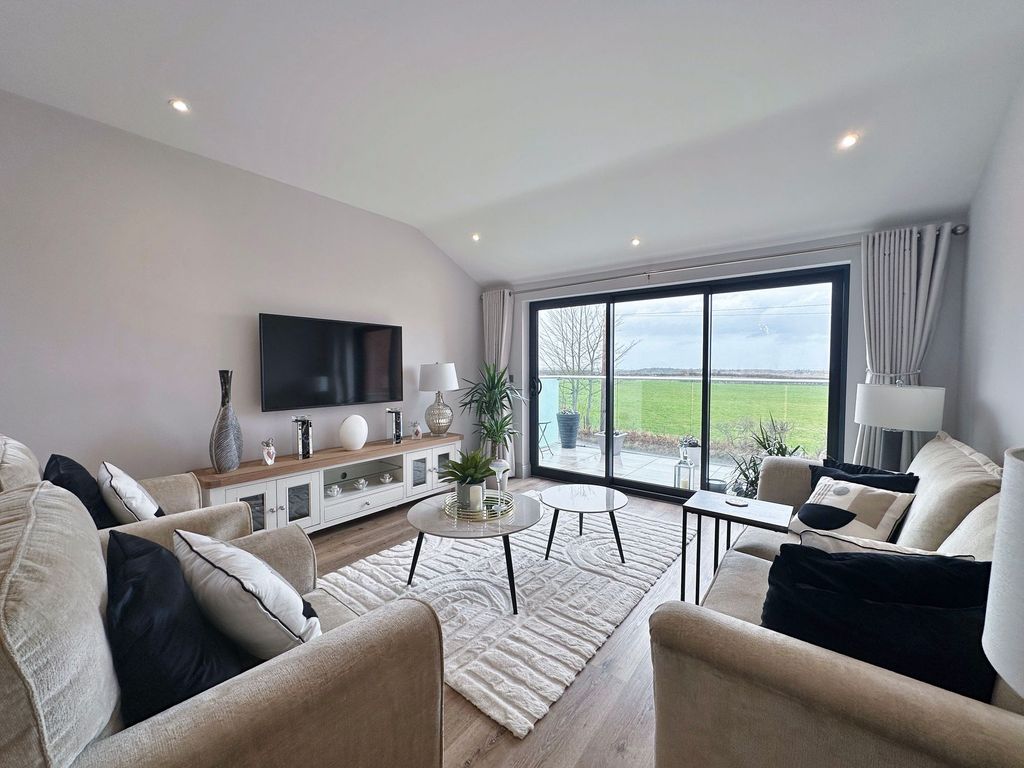 Property photo 2 of 23 Photo 4