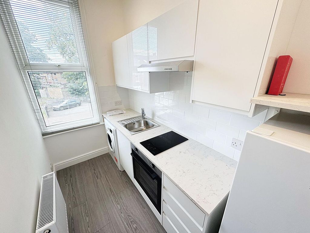 Property photo 2 of 7 Kitchen