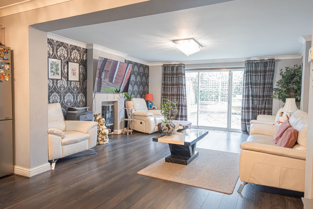 Property photo 3 of 16 20251104-Dsc0710820251104