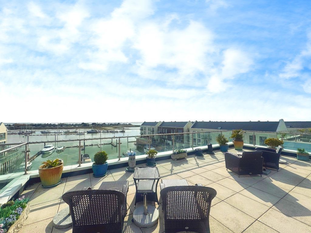 Property photo 1 of 27 Harbour Square