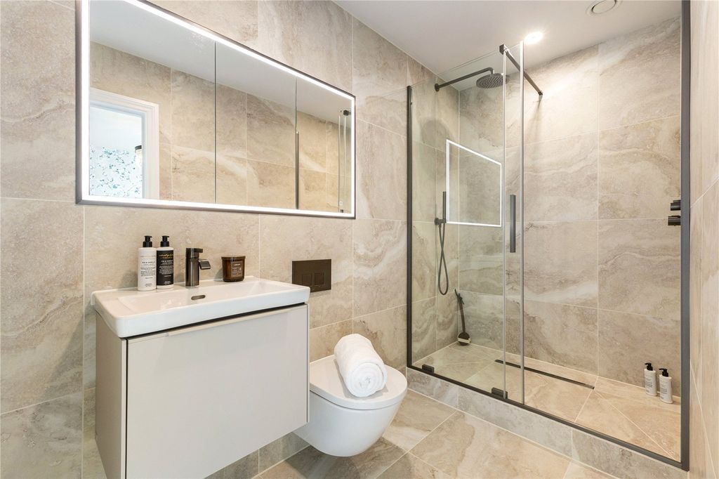 Property photo 3 of 12 Show Home