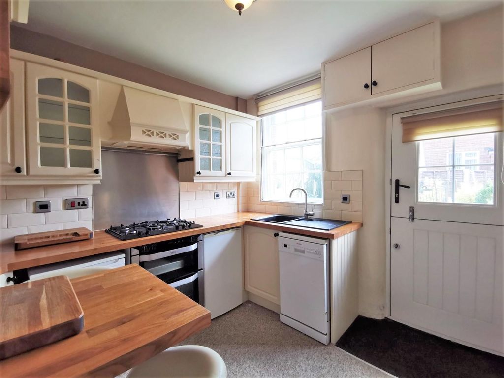 Property photo 3 of 9 Kitchen