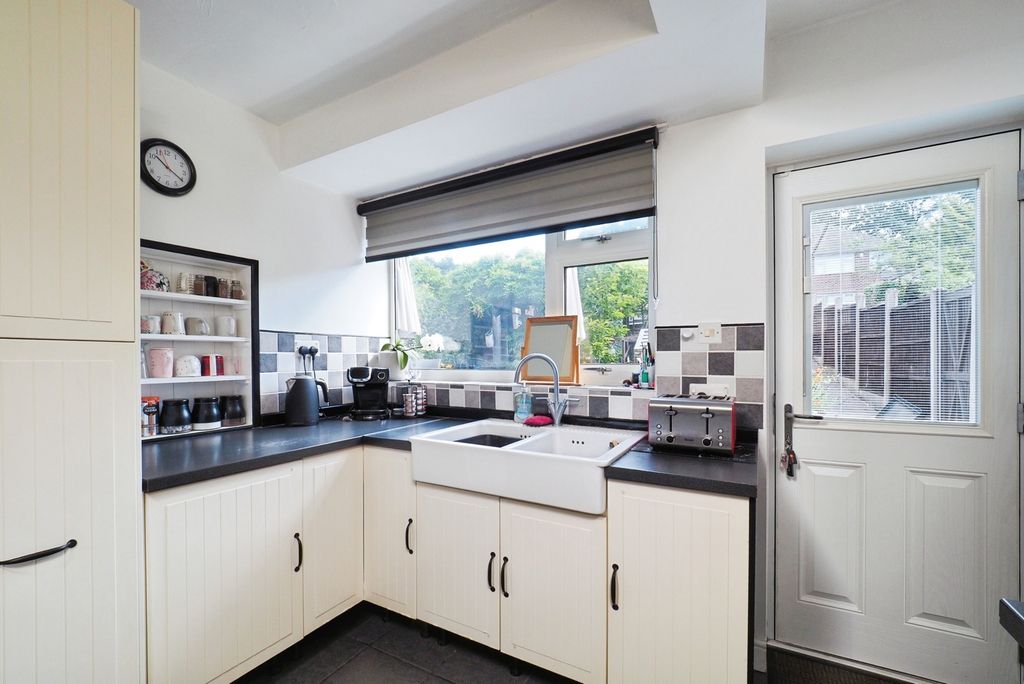 Property photo 2 of 17 Kitchen