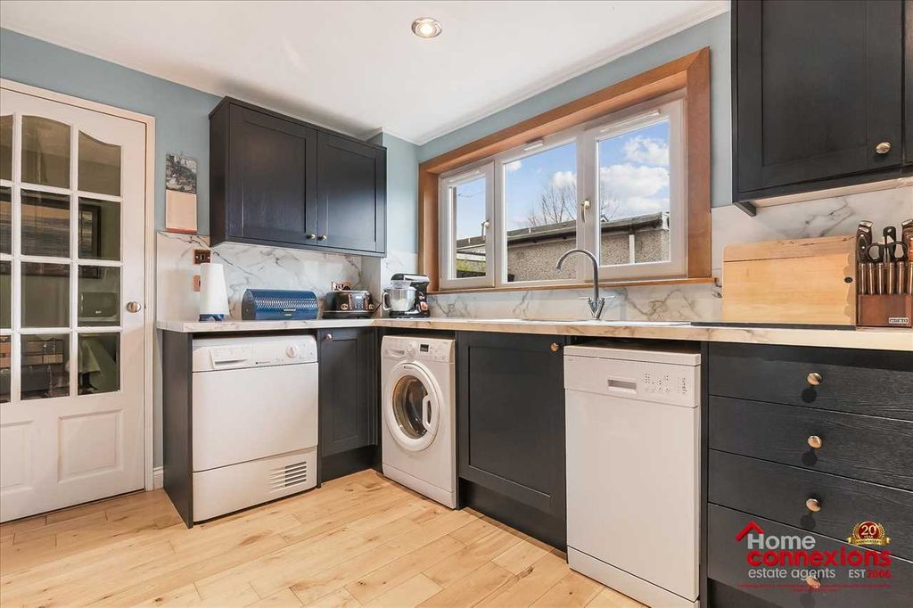 Property photo 3 of 20 Kitchen (2)