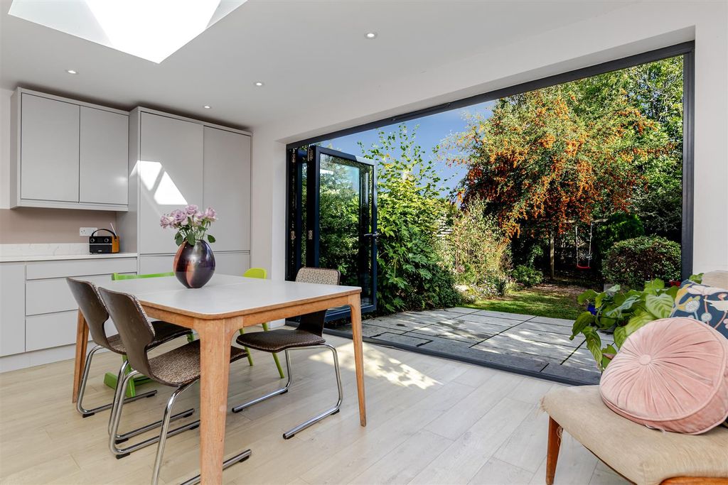 Property photo 3 of 18 75Pondfieldcrescent-24.Jpg