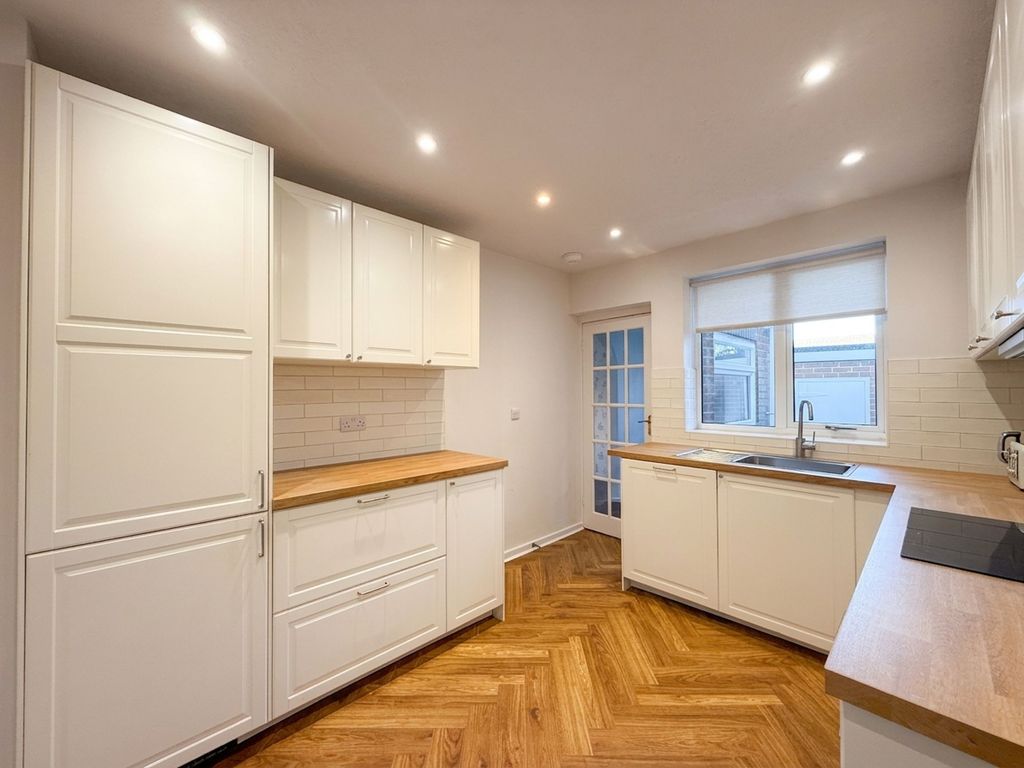 Property photo 2 of 14 Kitchen