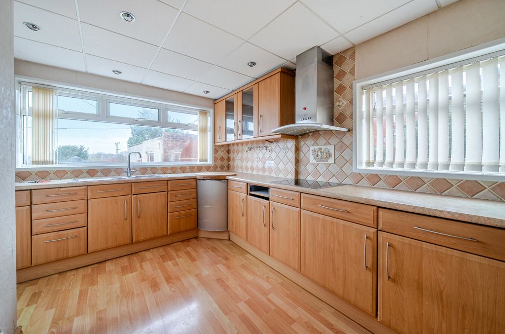 Property photo 3 of 18 1385896-2-693Ff5F...