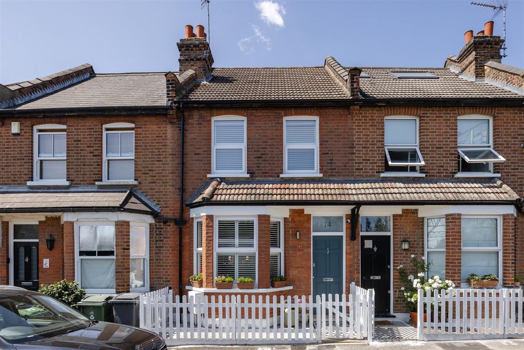 Property photo 1 of 33 Springfield Road, E4