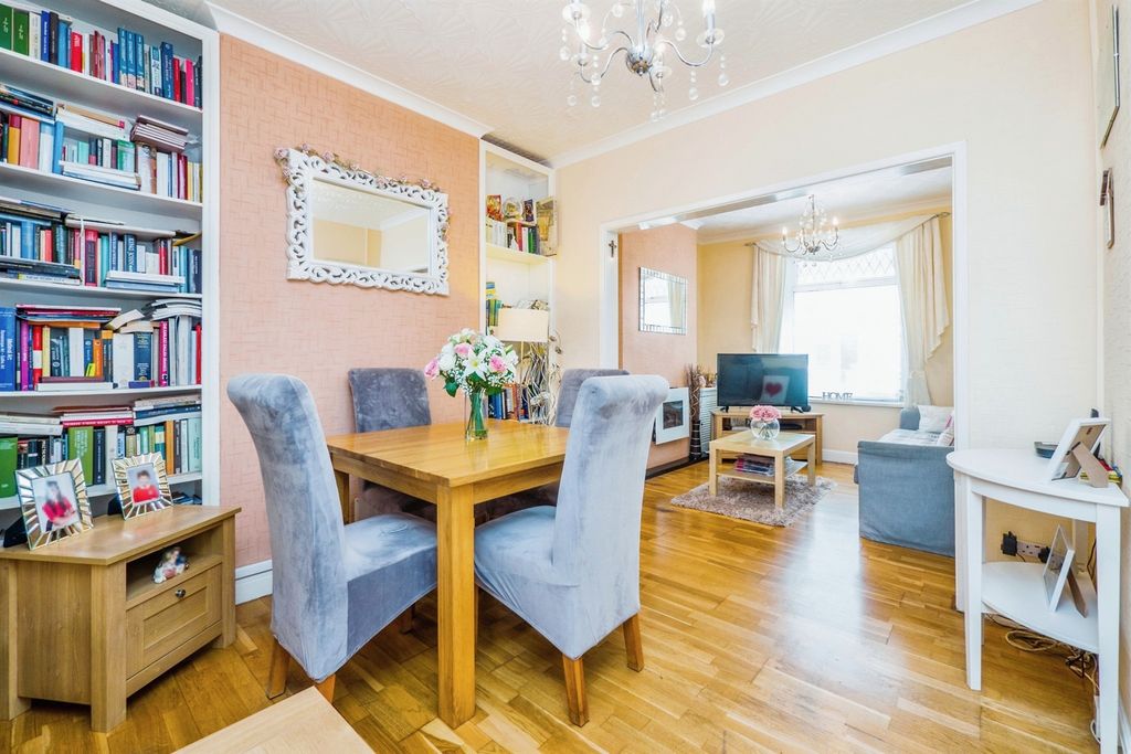 Property photo 3 of 13