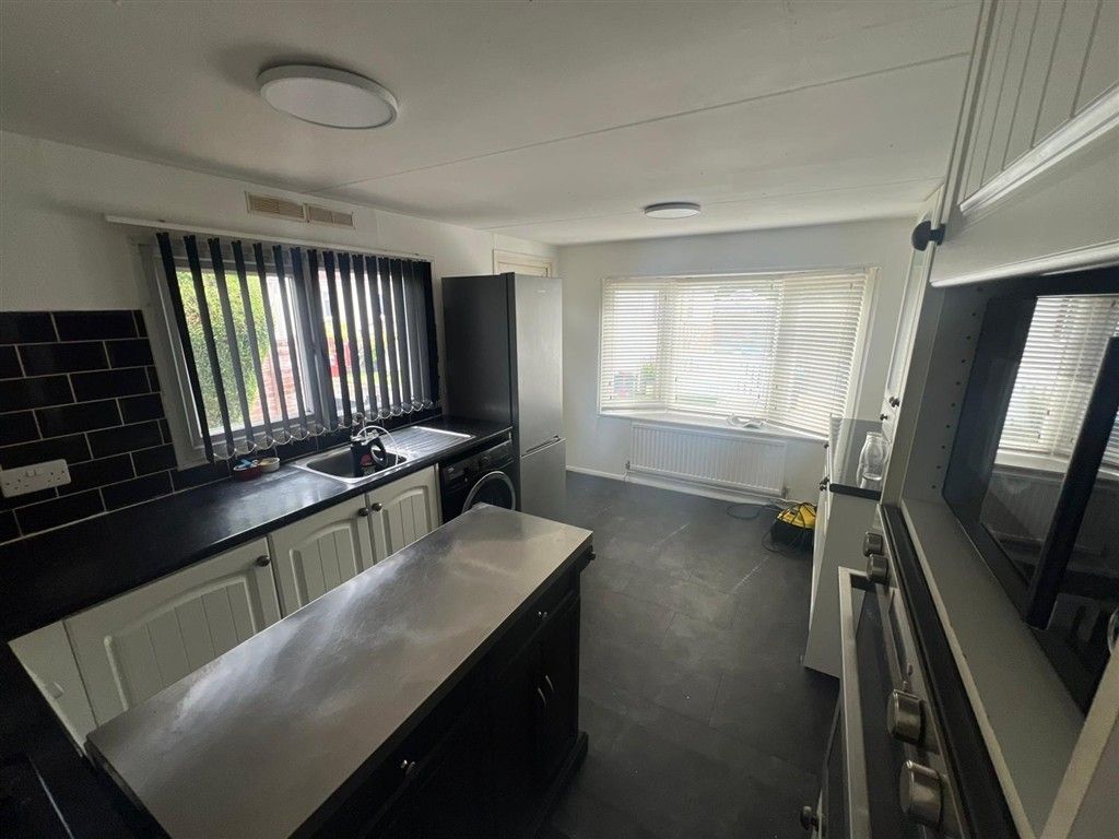 Property photo 1 of 8 Kitchen