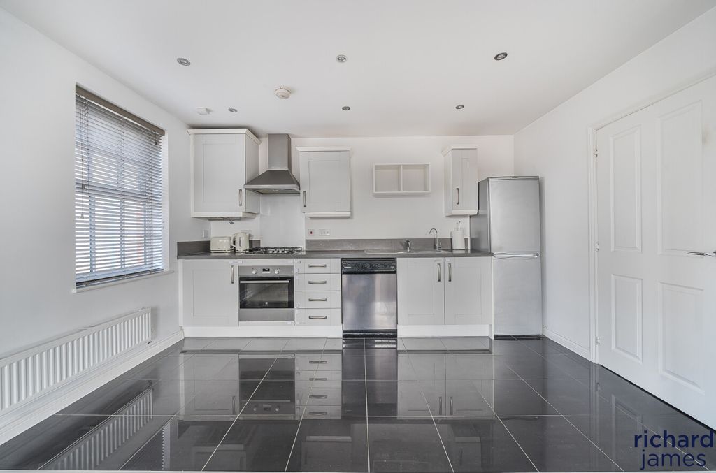 Property photo 2 of 14 9Ab82Cb17A054Dfdae5d882B7F89B4c6