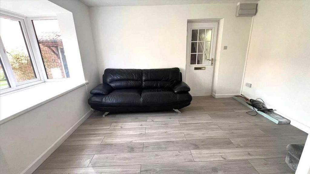 Property photo 2 of 5 Lounge