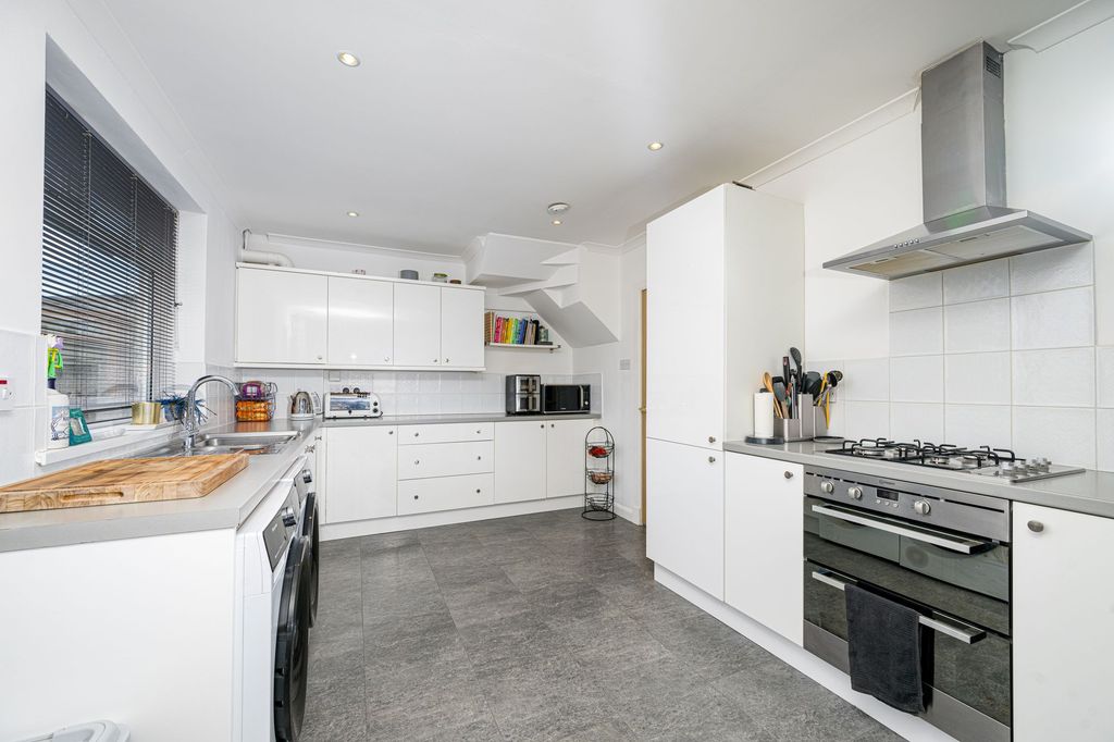 Property photo 3 of 21 Kitchen