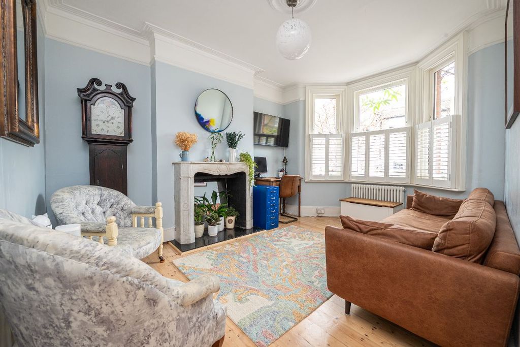 Property photo 2 of 27