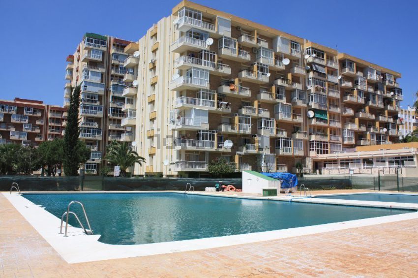 Property photo 1 of 7 Pool-Building