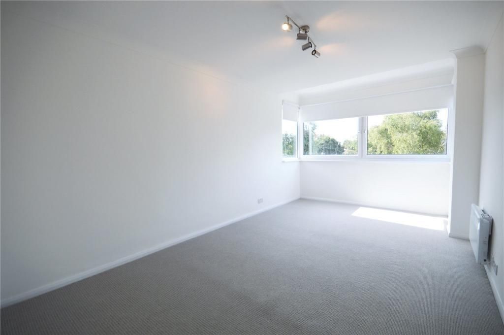 Property photo 2 of 10 Bedroom