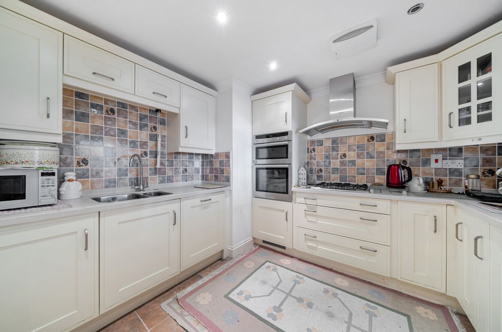 Property photo 2 of 21 Kitchen