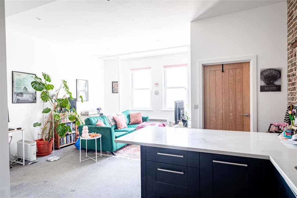 Property photo 3 of 9