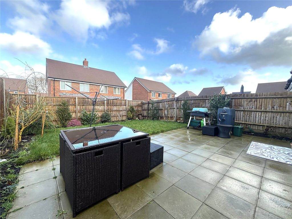 Property photo 3 of 10 Garden