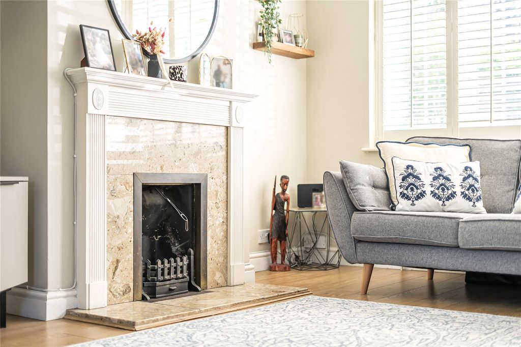 Property photo 3 of 30 Living Room