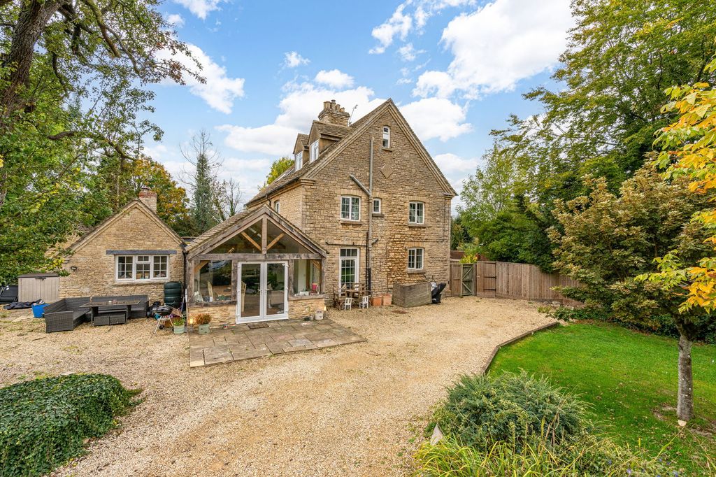 Property photo 1 of 21