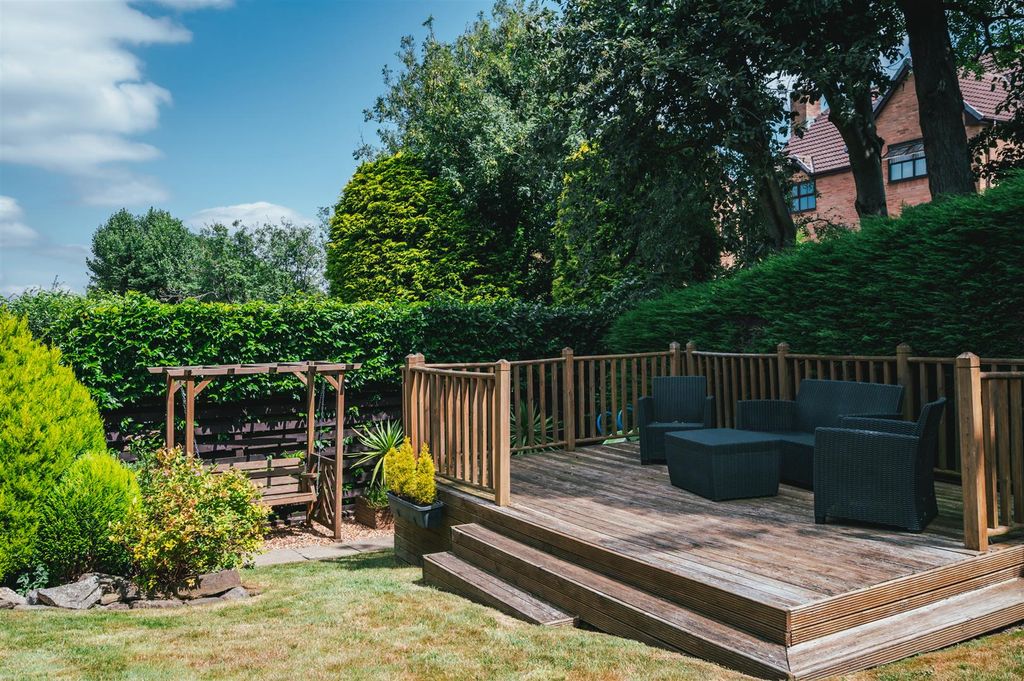 Property photo 2 of 33 Exterior And Gardens