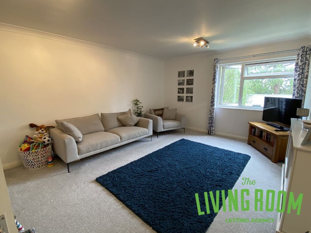 Property photo 2 of 12 Lounge 3