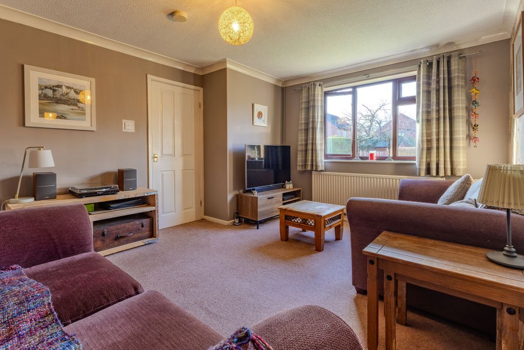 Property photo 2 of 13 Living Room (2)