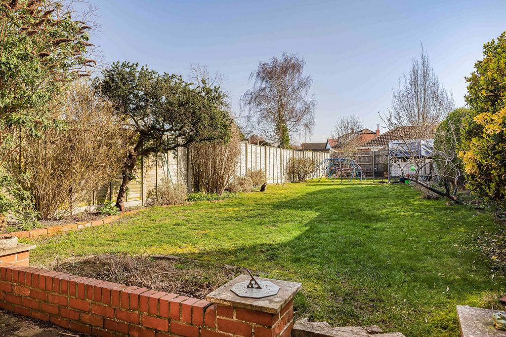 Property photo 2 of 17 Garden