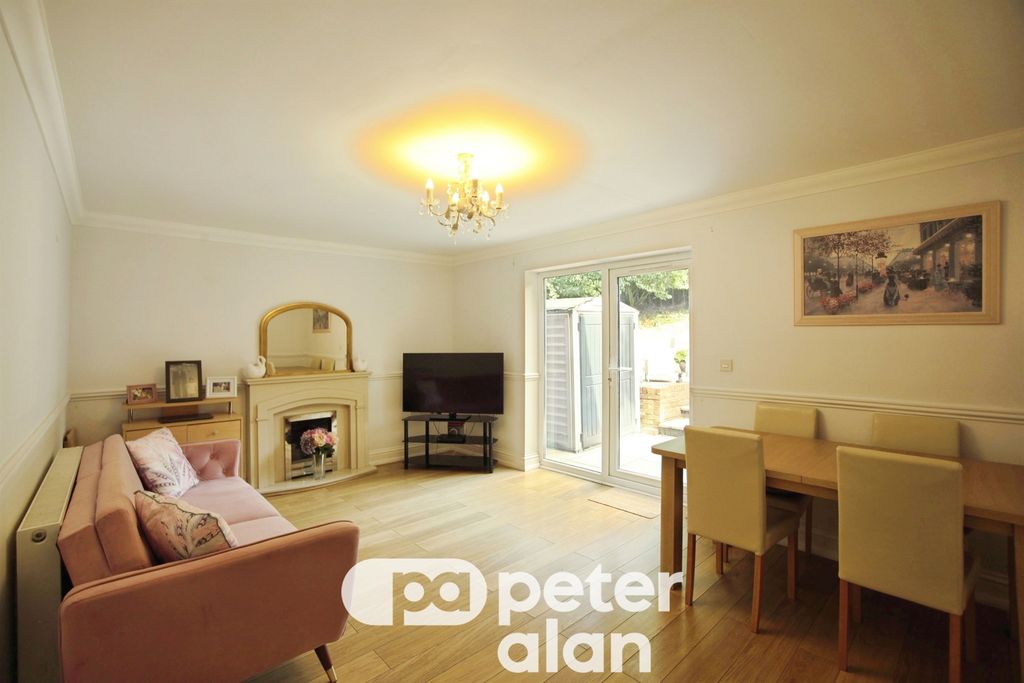 Property photo 3 of 28
