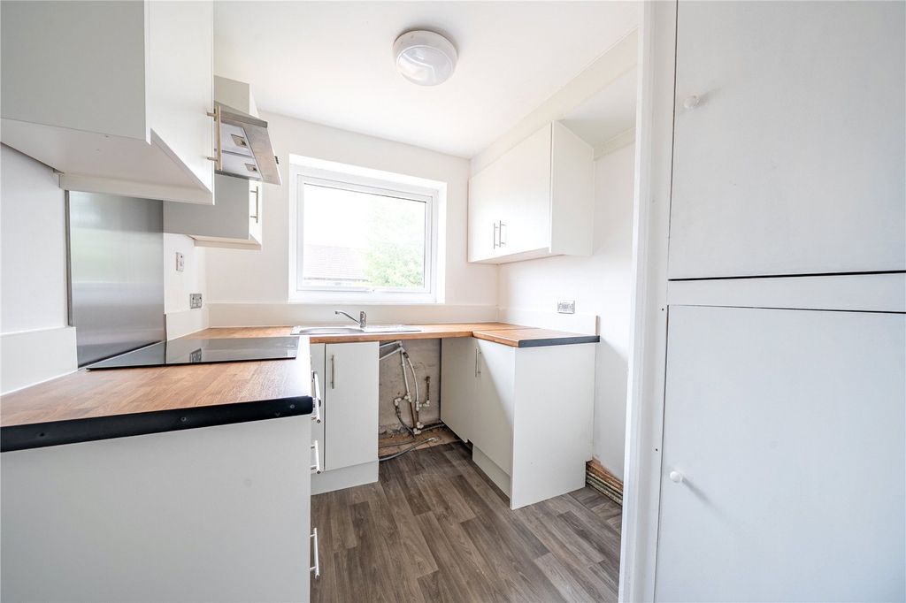 Property photo 2 of 8 Kitchen