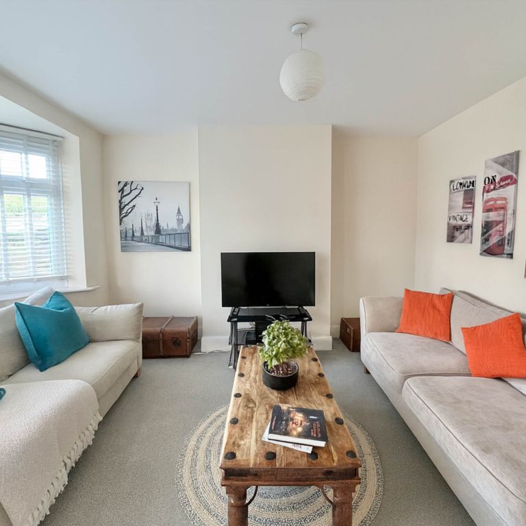 Property photo 2 of 23