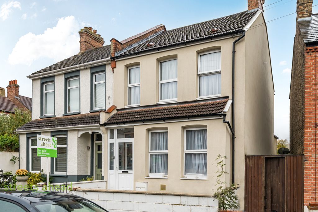 Property photo 1 of 18 15F7Fe52-Edb9-4Ed...