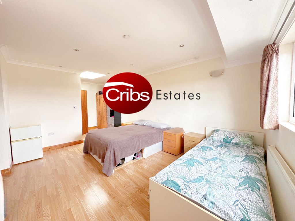 Property photo 1 of 14 2 Bedroom Flat To Rent In South Wimbeldon Sw19