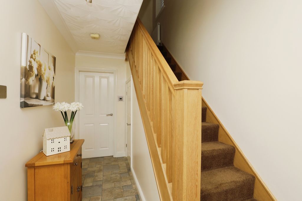 Property photo 2 of 27