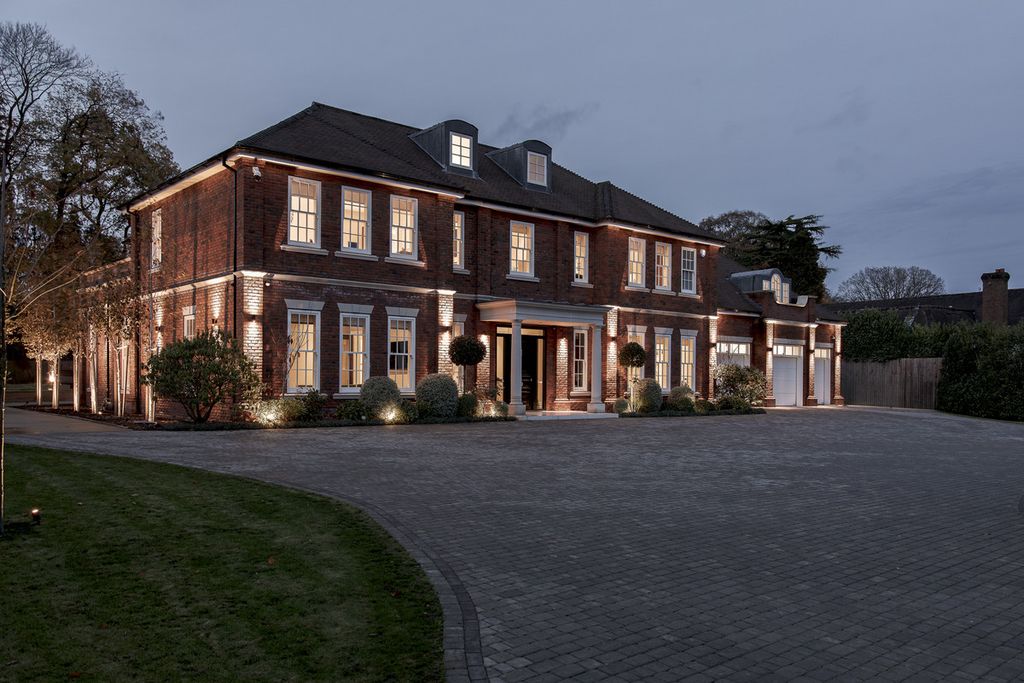 Property photo 1 of 39