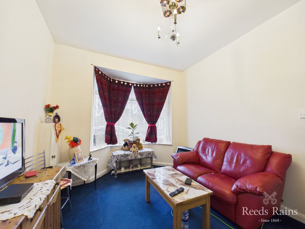 Property photo 2 of 18 Sitting Room