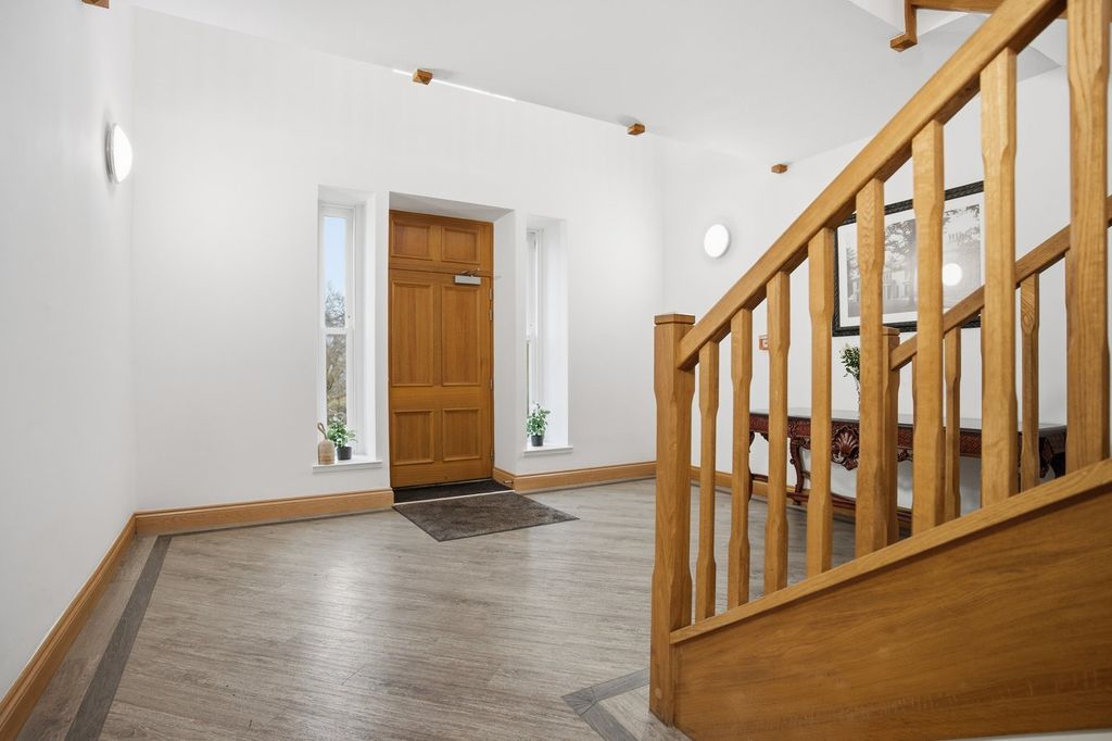 Property photo 2 of 37