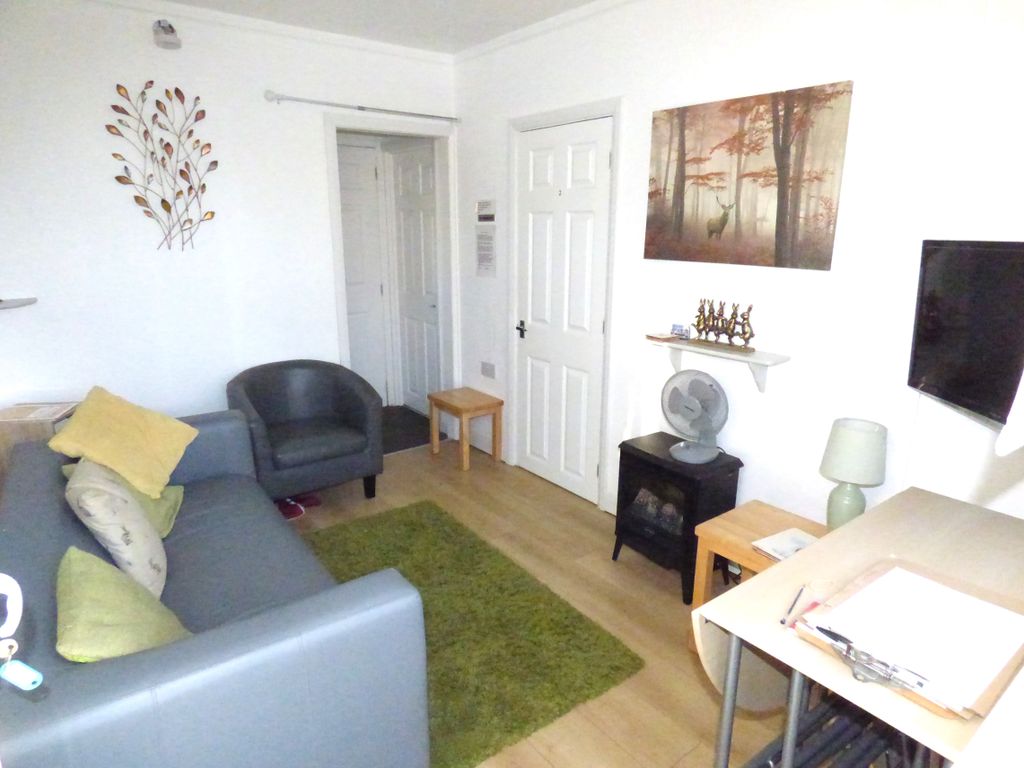 Property photo 2 of 6 Lounge
