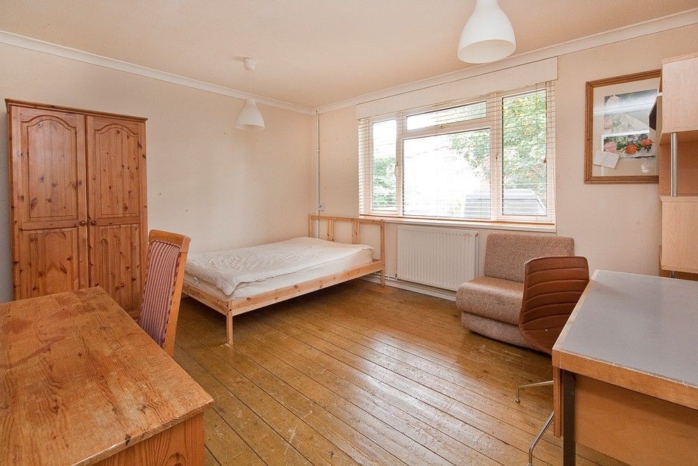 Property photo 2 of 10 Bedroom