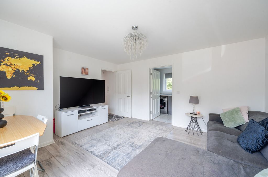 Property photo 2 of 16 1324996-15-68764d...