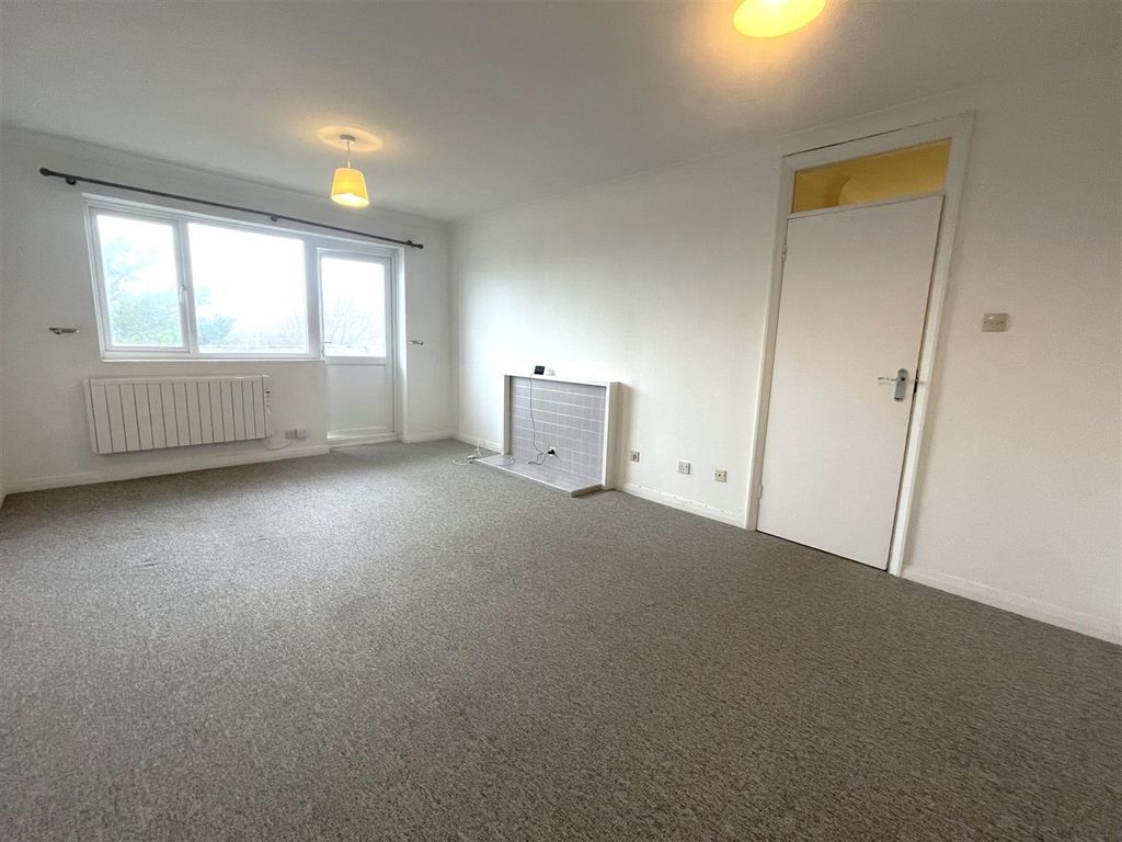 Property photo 3 of 7 Living Room 2.Jpeg