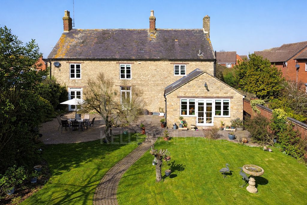 Property photo 1 of 22