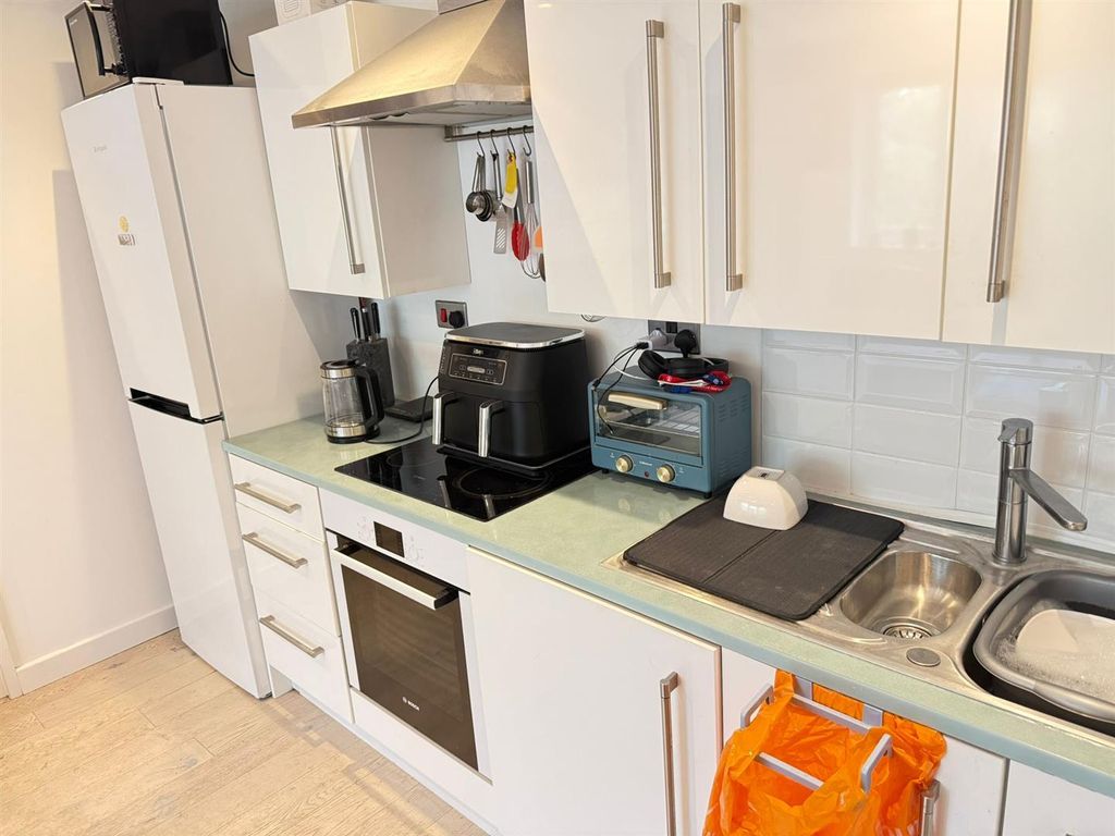 Property photo 2 of 8 4c0B13c9-9961-4A77-A1F2-d037c48c39A8.Jpeg