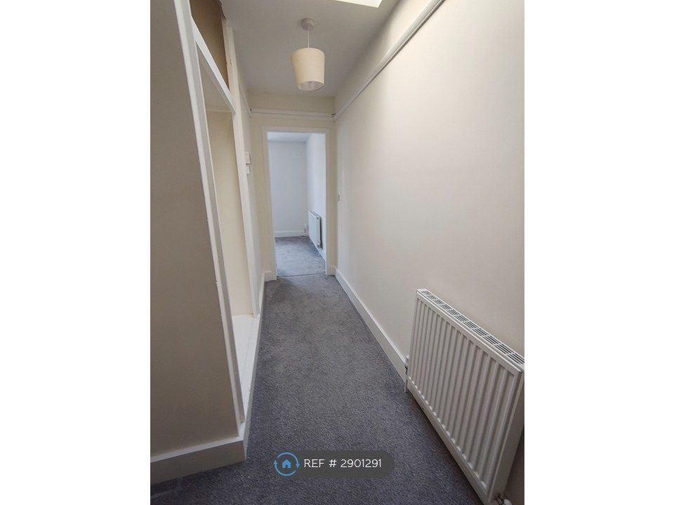 Property photo 2 of 8 Hallway