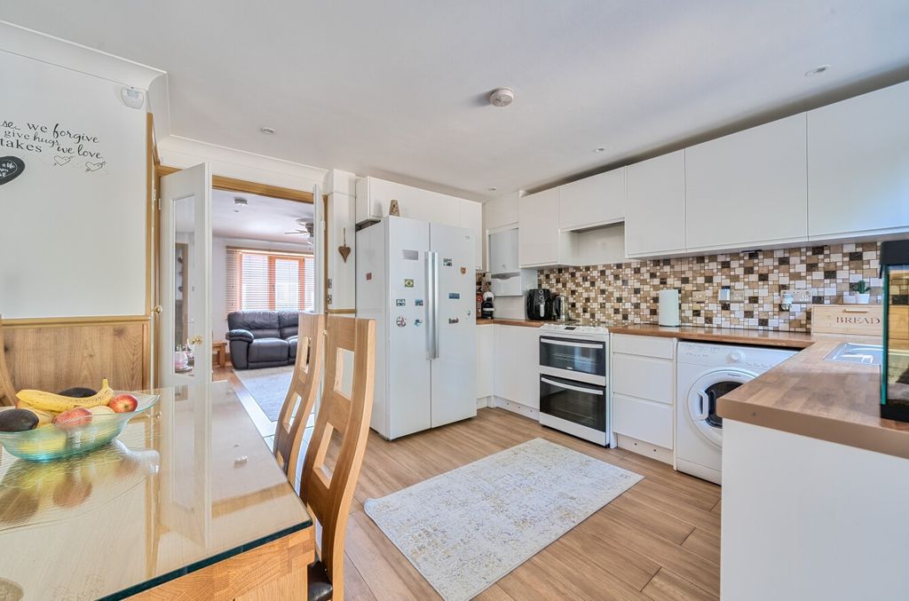 Property photo 3 of 19 5239668