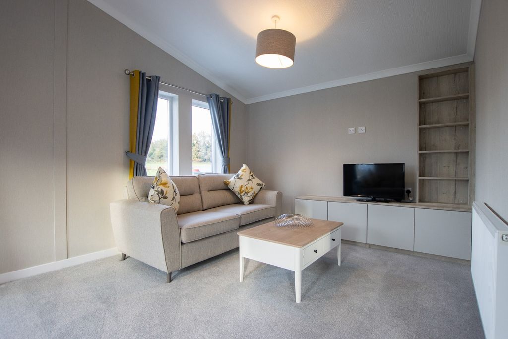 Property photo 3 of 18 3811693