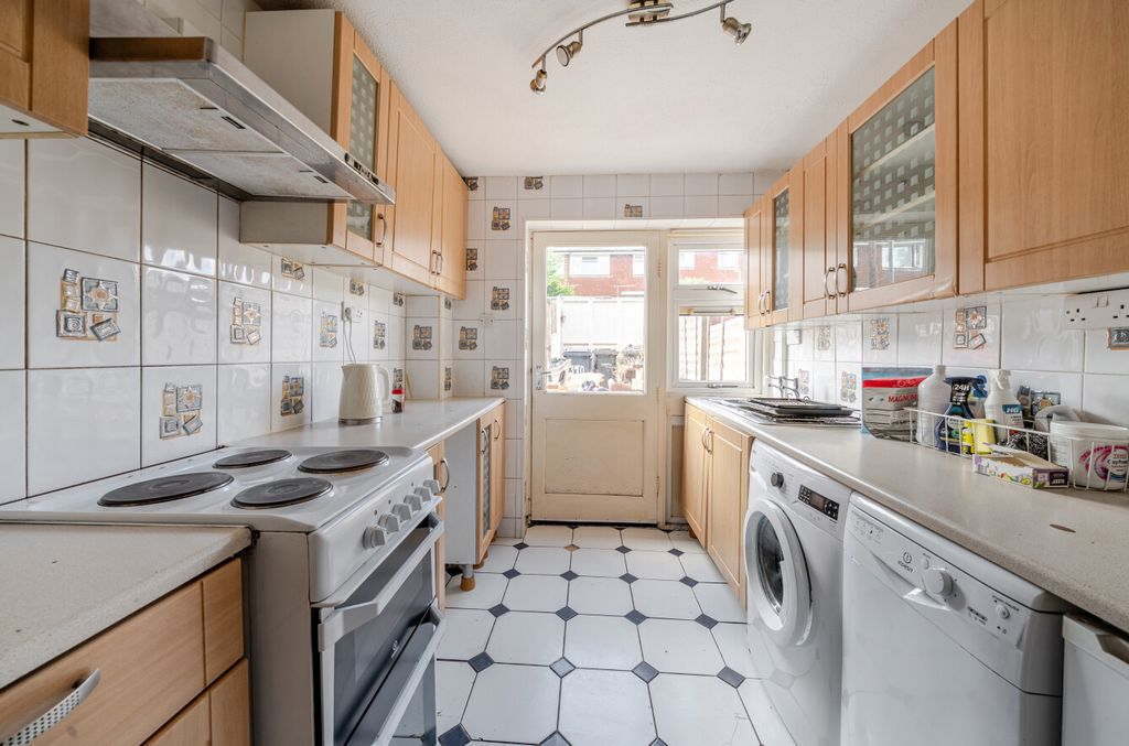 Property photo 3 of 13 10-6A735656d88E8-...